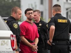O suposto chefão da cocaína da Penn State parece frustrado ao ser levado ao tribunal algemado