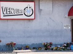 Dois homens mortos fora de um bar gay no Arizona por suspeita de crime de ódio, suspeito também encontrado morto