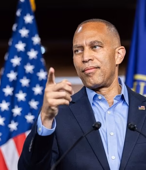 111005789-16099333-Democratic_House_Leader_Hakeem_Jeffries_said_he_was_blindsided_b-a-15_17883709814.avif