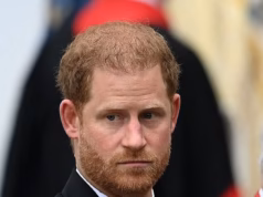 O Príncipe Harry retornou à Grã-Bretanha em parte para “criar sua própria imagem com sua mãe”, afirma Richard K no último segredo do palácio