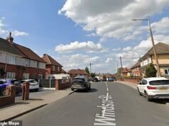 Mulher luta por sua vida após ser ‘baleada com rifle de ar comprimido’ em Barnsley: Mulher e dois homens presos por ‘tentativa de homicídio’