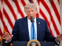 Trump prometeu ajudar os republicanos na campanha para as eleições intercalares, ao mesmo tempo que instava os candidatos a concorrerem à Casa Branca.