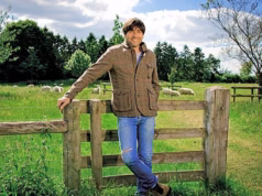 A estrela do Blur, Alex James, atacou a enorme terraplenagem de um vizinho que, segundo ele, estraga a vista de sua grande casa no campo.
