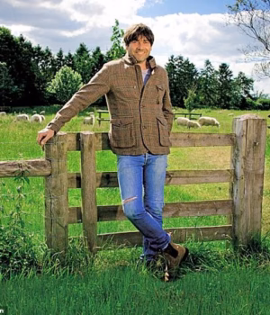 111020373-16101559-Blur_star_Alex_James_has_hit_out_at_his_luxury_chalet_park_neigh-a-22_17884305800.avif