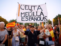 Milhares de pessoas saíram às ruas em toda a Espanha para protestar contra a forma como o governo lidou com a onda de migrantes em Ceuta