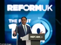 Zia será a próxima líder na reforma do campo? Youssef afirma que a Marinha Real foi usada para enviar barcos de migrantes de volta à França, já que ele é acusado de tomar medidas simples para ter sucesso sob o fogo.