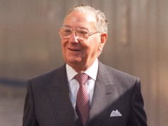 Richard Eden: Neto do magnata do varejo processa a própria mãe em £ 1 milhão