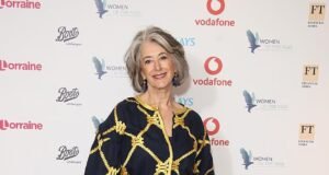 Dame Maureen Lipman revelou que passou uma noite sem dormir quando os atores saíram do show por causa de suas opiniões pró-Israel, mas o diretor a convenceu a ficar.