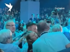 Zia Yusuf, da Reform, condenou membros do partido que puxaram o cabelo de Heckler durante o discurso principal de Nigel Farage, enquanto a polícia pedia que a mulher se apresentasse