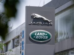 A Jaguar Land Rover confirmou que está a cortar 4.000 empregos por ano para poupar 1,7 mil milhões de libras, na sequência de um ataque cibernético que interrompeu a produção durante mais de um mês.
