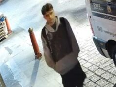 Você viu esse homem? A polícia divulgou novas imagens depois que uma mulher de 20 anos foi estuprada em Covent Garden, em Londres.