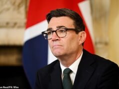 Lord Ashcroft: Por enquanto, Burnham estabilizou o navio, mas um acerto de contas está chegando. Quando isso acontecer, seus rivais devem estar prontos para atacar