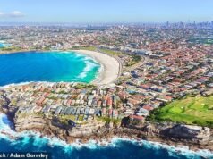 Corpo de mulher recuperado da água na praia de Bondi
