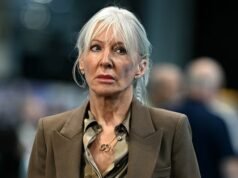 Nadine Dorries indignada depois que clipes pornográficos ‘deepfake’ dela e de outras mulheres políticas foram compartilhados on-line – enquanto a polícia fazia prisões