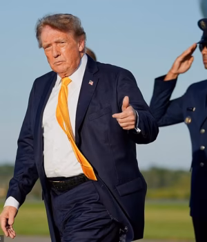 111075555-16108433-President_Donald_Trump_80_showcased_a_darker_hairstyle_as_he_ste-a-7_178865841701.avif