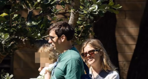 Leah Stewart sai para o Dia dos Pais com seu marido e sua filha – no retorno definitivo de apresentadores de rádio que lançaram luz sobre histórias de sobrevivência de ataques de tubarão