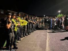 Indignação com o plano de quadruplicar os requerentes de asilo alojados perto de uma base militar para acolher pelo menos 1.250 migrantes