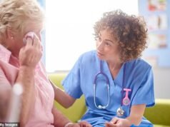Os chefes do NHS foram instruídos a adiar deliberadamente as operações para cortar custos, enquanto os pacientes sofrem meses de dores incapacitantes.
