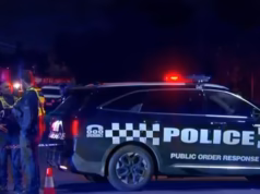 Atirador foge após atirar em homem do lado de fora de casa em Melbourne