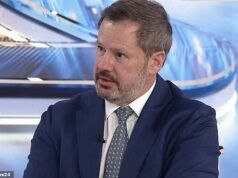 O deputado trabalhista Ed Husick falou sobre os ferimentos traumáticos e a perda de memória que sofreu ao retornar ao Parlamento após o terrível acidente de caminhão.