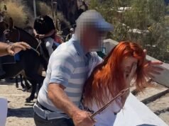 Dono de burro furioso ataca trabalhador após prometer ‘proteger’ animais usados para transportar turistas em Santorini