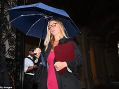Até o Partido Trabalhista admite que Starmer prejudica o governo de advogados de direitos humanos, já que as diretrizes de ‘avesso ao risco’ elaboradas pelo aliado Lord Harmer são descartadas