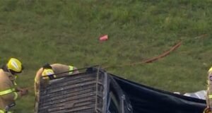 Uma criança morreu e seis ficaram feridas em um terrível acidente de viação em Victoria