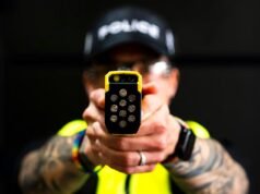 Pare de usar Tasers em nossos filhos! Polícia pediu para limitar o uso de configurações de custódia