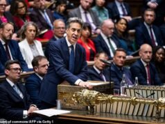 Quentin Letts: Os globos oculares de Ed Mill estão perfurando seu nariz. Seus dedos tremiam. Ele ficou gravemente ferido…