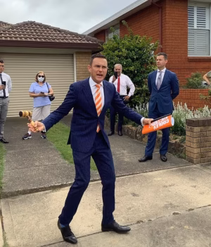 111134421-16116049-Celebrity_auctioneer_Damien_Cooley_pictured_says_young_Australia-a-11_17889399276.avif