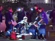 Um homem armado está solto depois que um homem é morto a tiros fora de um centro comunitário de Sydney