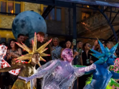 Um hotel de luxo em Cotswolds, preferido por celebridades, foi acusado de organizar festas “estilo Ibiza”, enquanto os vizinhos os mantêm acordados à noite com música alta, fogos de artifício e helicópteros.