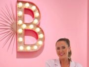 Freaks, Scumbags and Retards – Acompanhe esta ameaça chocante lançada pela doentia e milionária empresária de beleza Linda Stinson, carregada de explosivos, contra um homem que espera uma entrega de pizza.