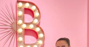 Freaks, Scumbags and Retards – Acompanhe esta ameaça chocante lançada pela doentia e milionária empresária de beleza Linda Stinson, carregada de explosivos, contra um homem que espera uma entrega de pizza.