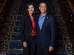 A Casa Branca deixa o amante de Christie Noem à mercê enquanto uma investigação criminal bombástica se abre… e seu tiro sai pela culatra
