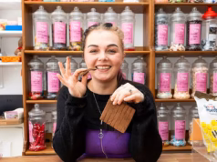 Batalha por Chelsea Hooper… Loja de doces em batalha legal por guloseimas com calda de chocolate