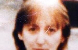 A senhora de 66 anos admitiu ter assassinado a mãe de sete filhos há quase 30 anos e depois mantido seu corpo em um porão até que ela o retirou de casa e o jogou em uma lata de lixo.