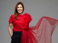 Veja a arquiteta Amanda Bone como você nunca a viu antes. A especialista em construção se torna um ícone da moda na Dublin Design Week… e revela roupas tão difíceis de vestir que a faz chorar!