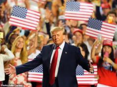 O ‘suborno’ de US$ 5.000 de Trump aos americanos sai pela culatra em nova pesquisa brutal, enquanto os republicanos a rejeitam