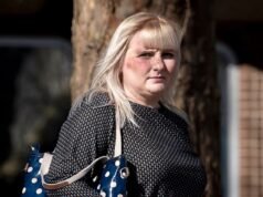 Ex-mulher maliciosa que falsificou o Facebook afirma que seu ex-marido policial era um estuprador e assassino de crianças preso