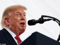 Trump ri muito ao explicar por que Melania não se juntou a ele em uma viagem de golfe à Irlanda
