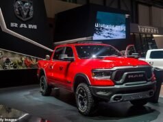A Jaguar Land Rover deve revelar planos para uma versão totalmente americana de seu Defender para atacar o mercado de picapes dos EUA, avaliado em US$ 80 bilhões.