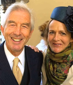 111210479-16126225-John_Seymour_the_19th_Duke_of_Somerset_pictured_with_his_wife_Ju-m-20_17892383575.avif