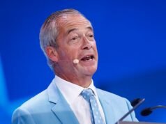 Correio em comentários no domingo: Farage deveria usar seus ganhos inesperados de £ 72 milhões para ajudar na profissionalização