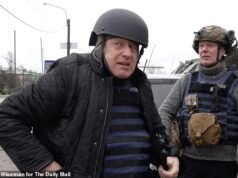 Trem de Boris Johnson foi evacuado em meio a alerta de ataque de drones russos na Ucrânia