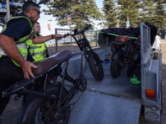 A lei policial sobre bicicletas elétricas divide a Austrália enquanto a repressão aumenta: ‘Vá pegar alguns criminosos de verdade’