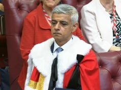 Dominando isso! Sadiq Khan ingressou oficialmente na Câmara Alta… onde pode ganhar £ 390 por dia sem impostos, além do salário de £ 170 mil do prefeito de Londres