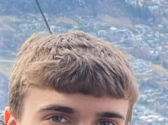 Menino morreu ‘como um atropelamento’ depois de ser atropelado por um motorista que estava olhando para seu telefone