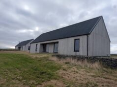 Venha morar em uma casa nova em uma pequena ilha com todos os confortos modernos, onde vivem apenas 102 pessoas, apenas £ 550 por mês…