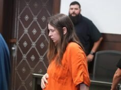 Ohio House of Horrors, mãe de 16 anos, se declara inocente das acusações de abuso infantil enquanto enterra a barriga no tribunal – mas o advogado se recusa a dizer se está grávida novamente